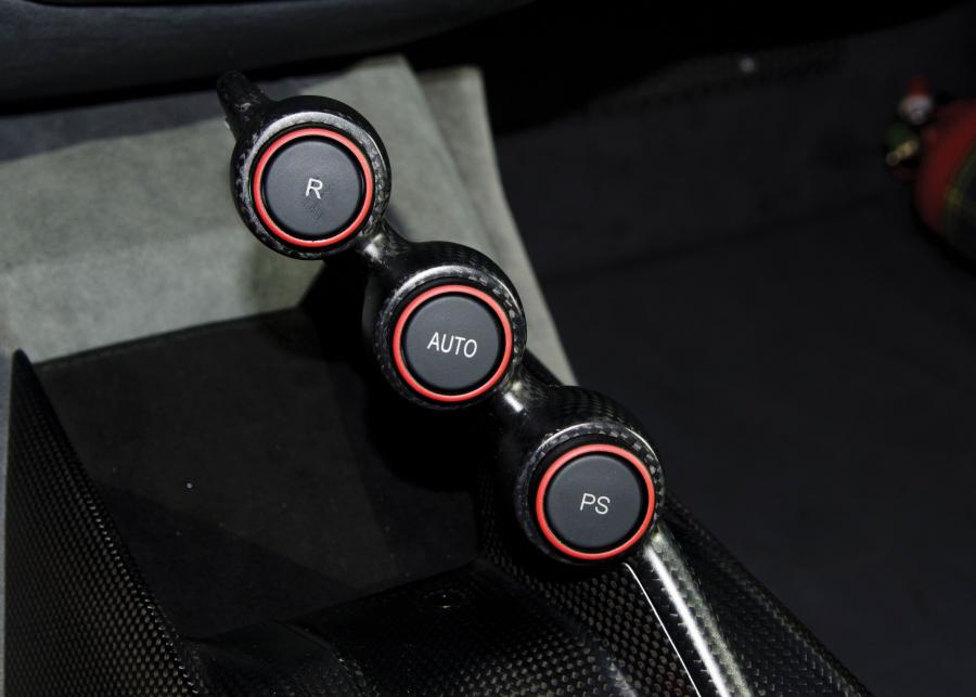 Детали интерьера Ferrari F12tdf Tailor Made 2016 года  (NA) (фото 17 из 40)